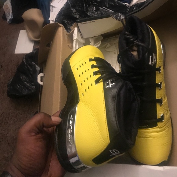 Hi I’m sellin my retro 17lows real rare shoe
